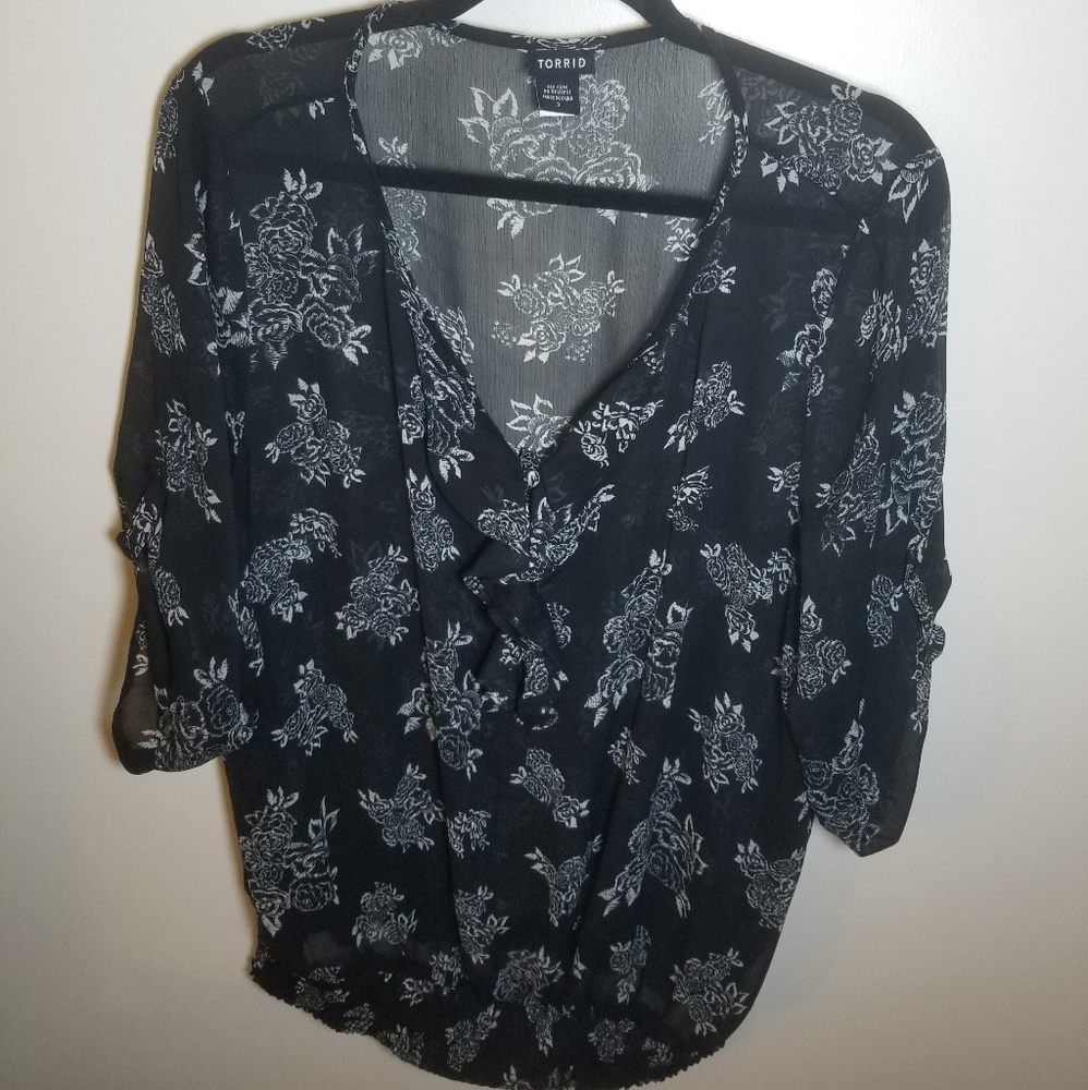 Torrid black/white sheer floral top size 2 (18/20)